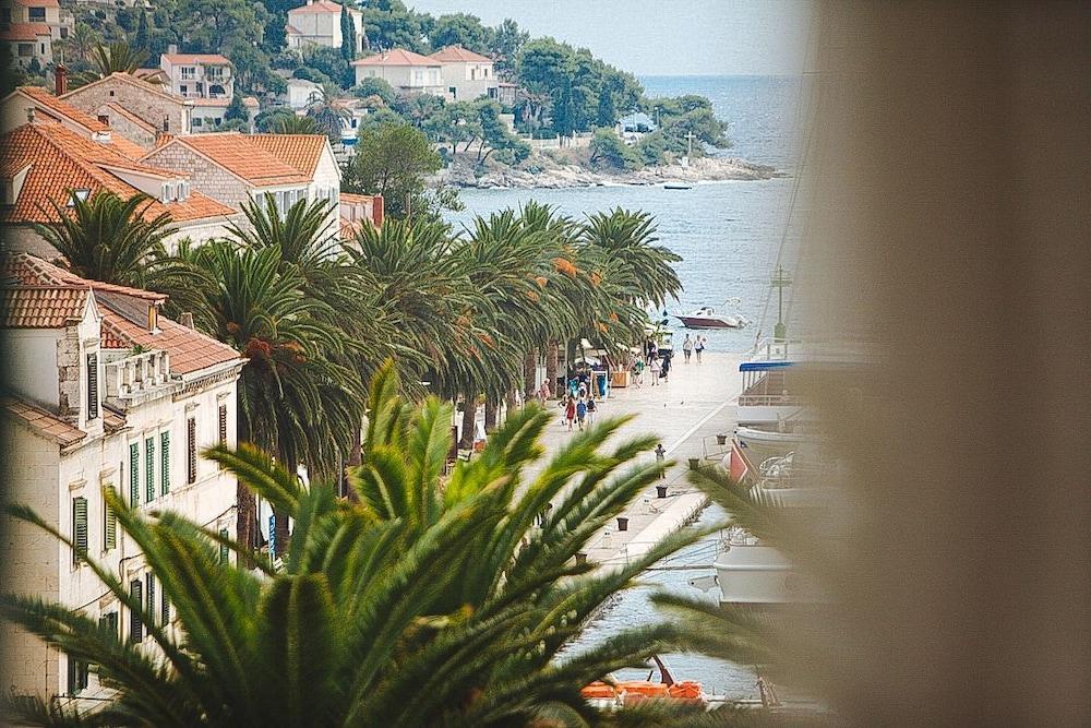 Park Hvar Hotel ฮวาร์ ภายนอก รูปภาพ